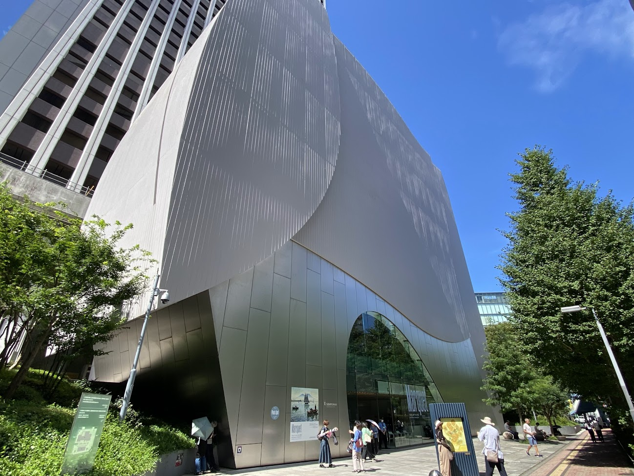 SOMPO美術館の外観とアルベール・マルケ展の入口