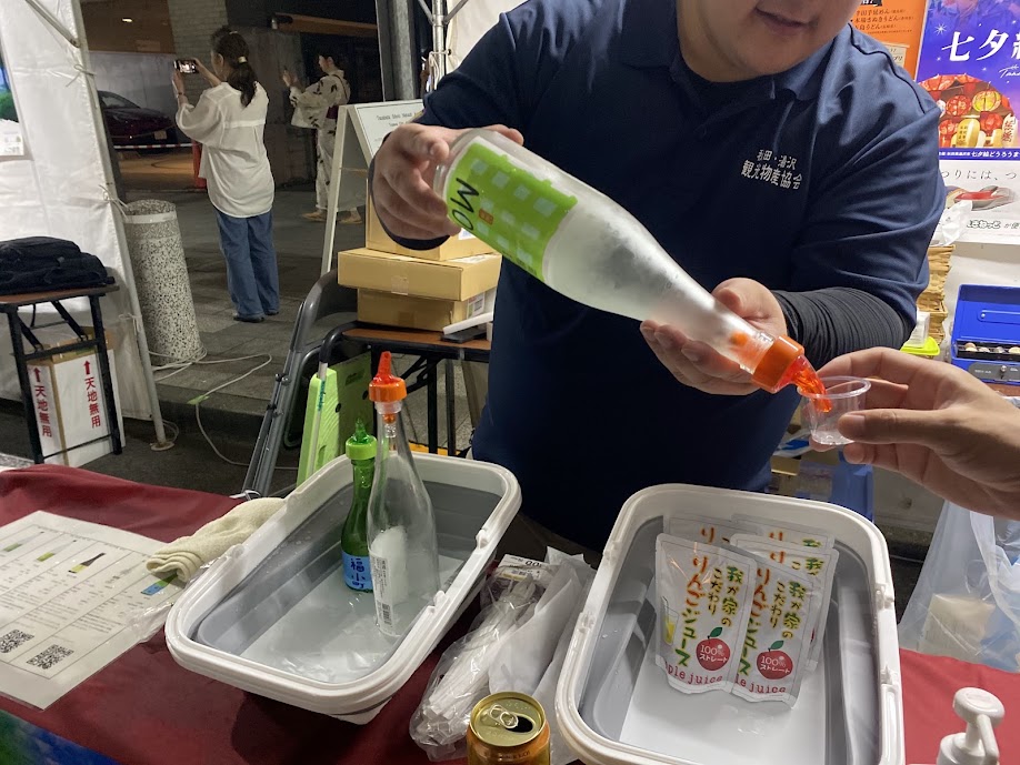 雷門盆踊り会場の日本酒試飲ブース
