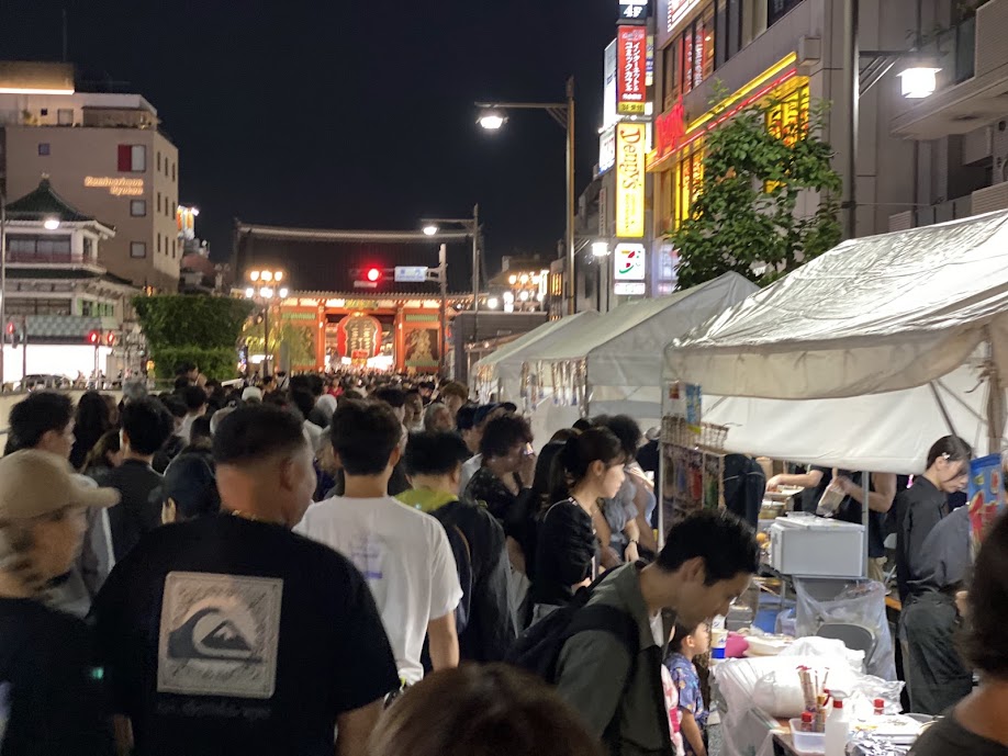 雷門盆踊りの屋台と雷門