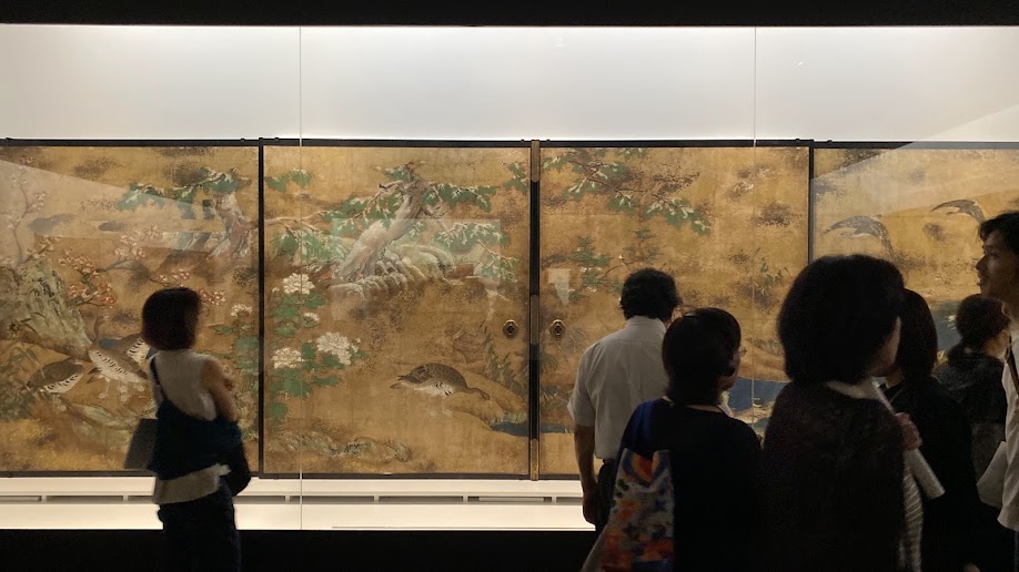 狩野宗眼重信の襖絵が並ぶLBF展示室