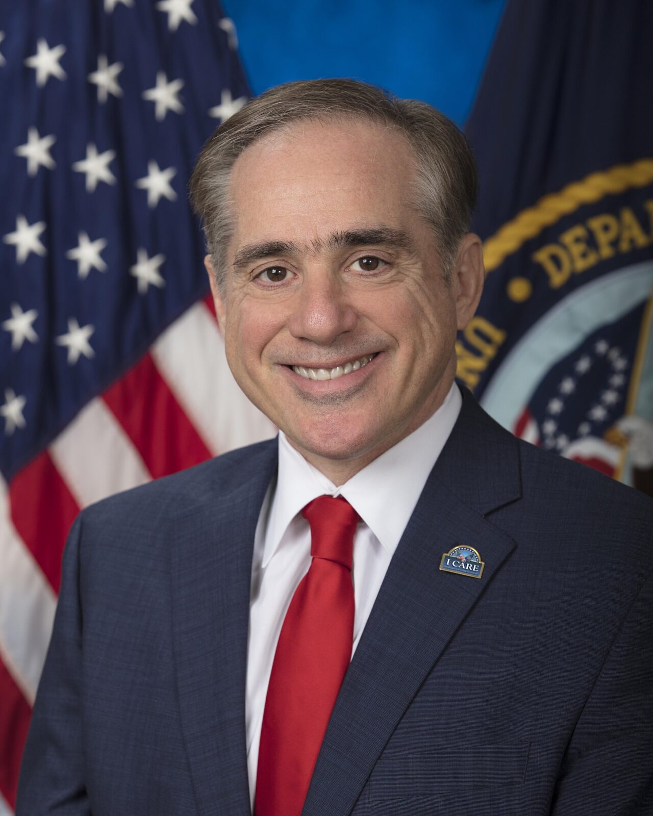 第1次トランプ政権のデービッド・シュルキン退役軍人長官公式肖像