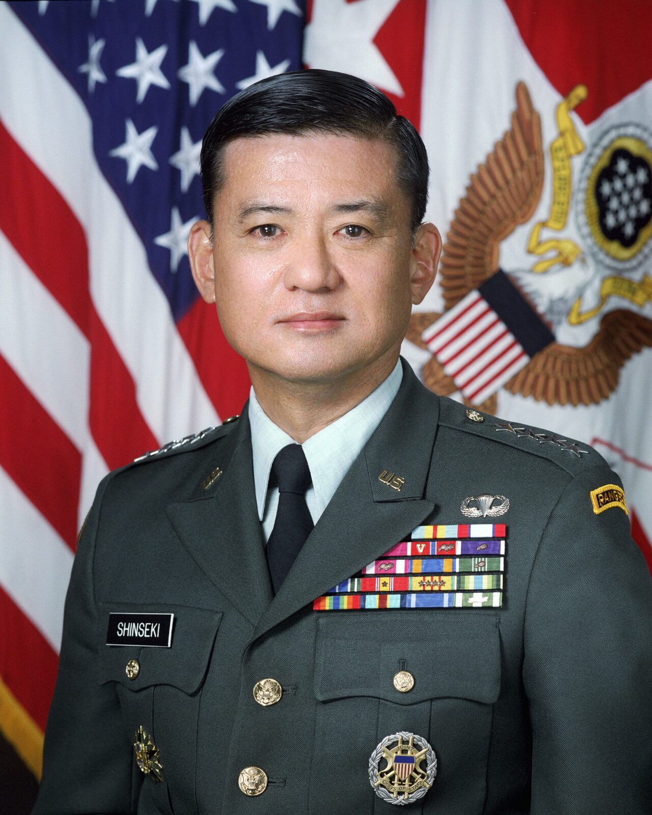 オバマ政権で退役軍人長官を務めたエリック・シンセキの公式肖像