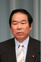 額賀福志郎財務大臣