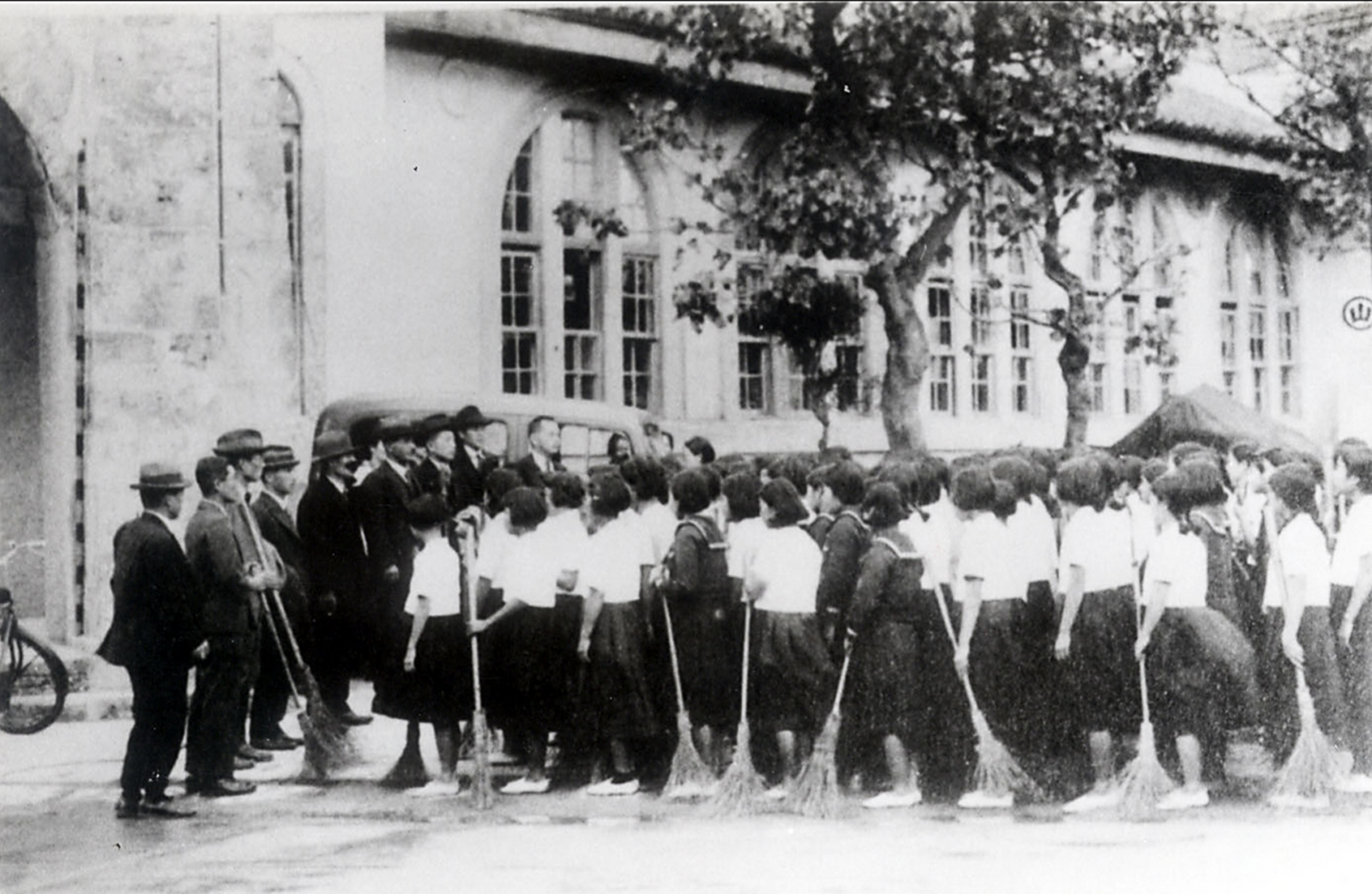 1940年の沖縄県立第一高等女学校・沖縄県女子師範学校の勤労作業