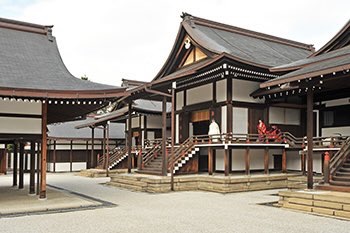 皇霊殿を含む現在の宮中三殿