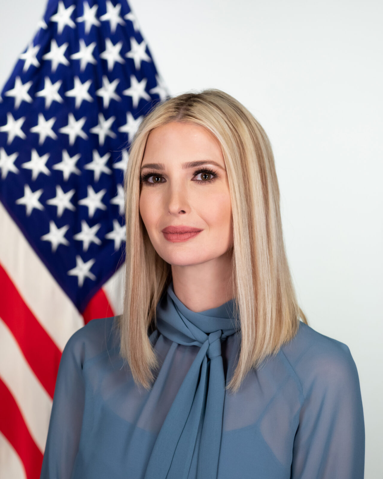 第1次トランプ政権のイヴァンカ・トランプ大統領顧問公式肖像
