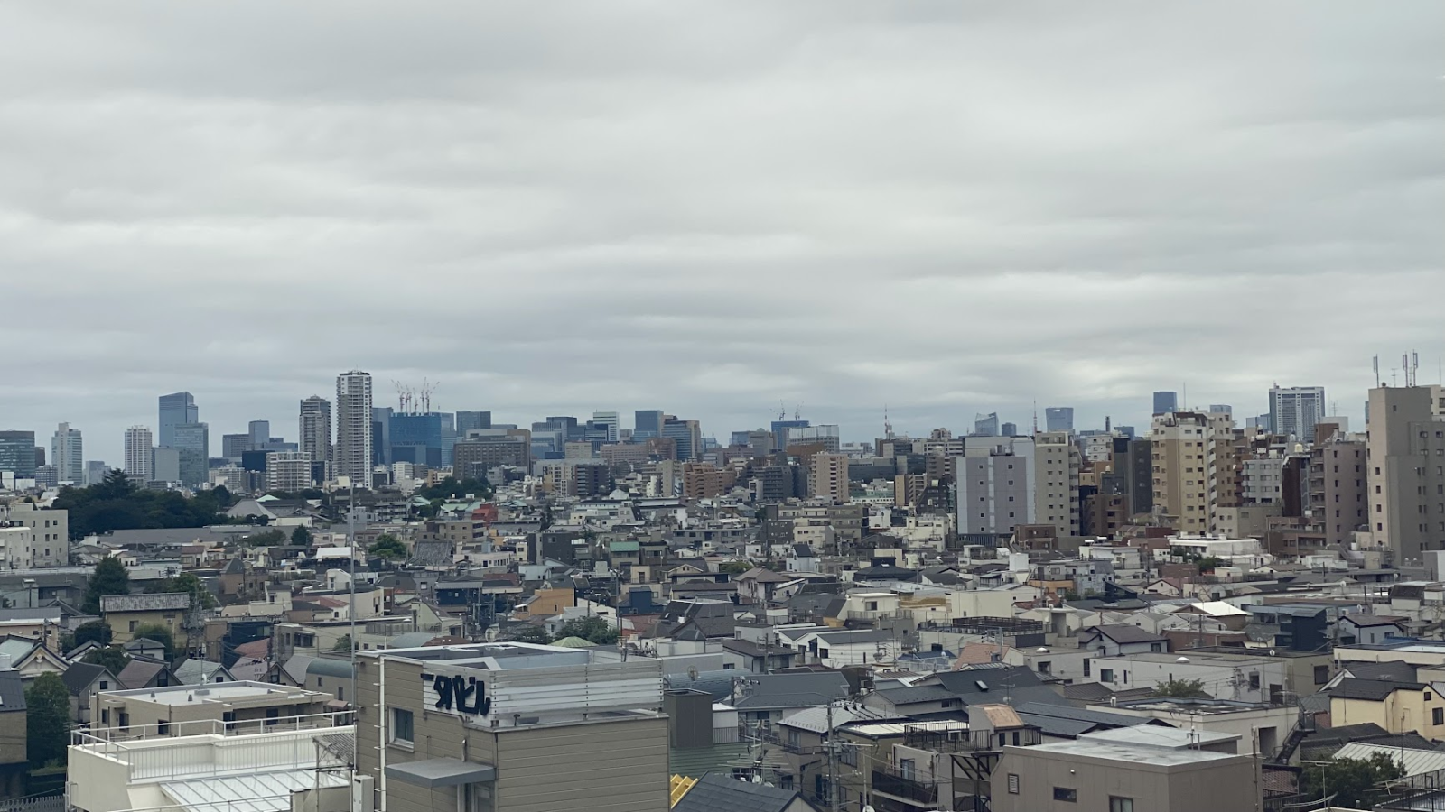 開成高校校舎6階から望む西日暮里周辺の街並み