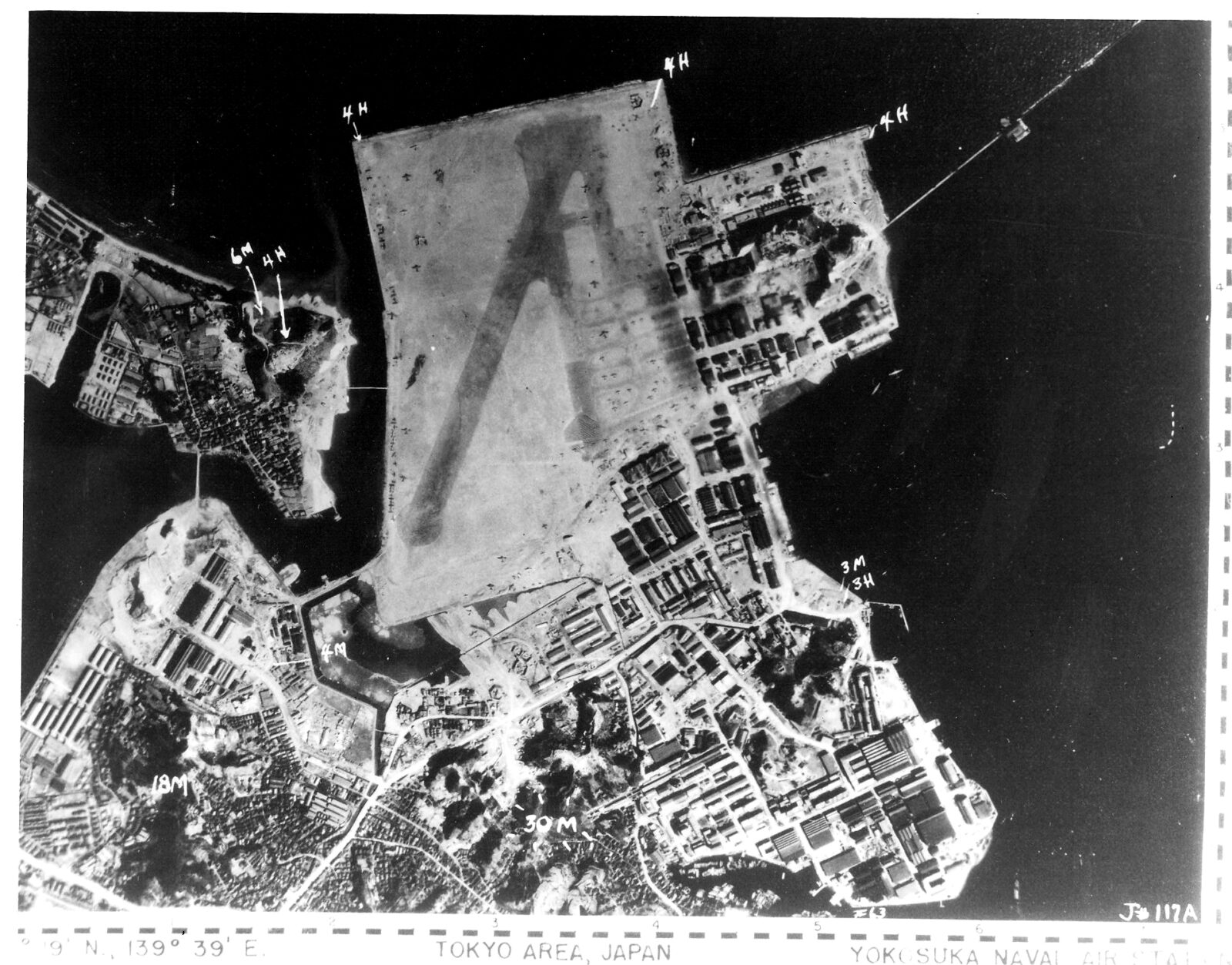 1945年2月17日の横須賀海軍航空隊追浜基地の航空写真