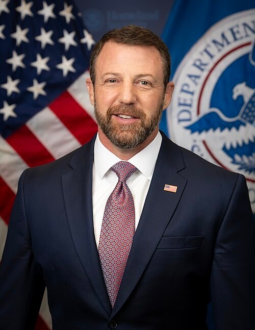 第2次トランプ政権のマークウェイン・マリン国土安全保障長官公式肖像
