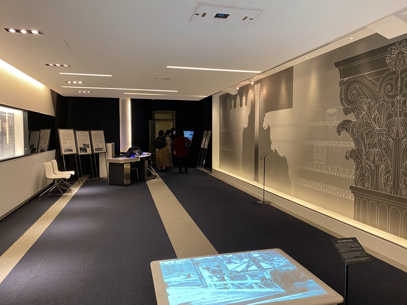 明治生命館2階の展示室