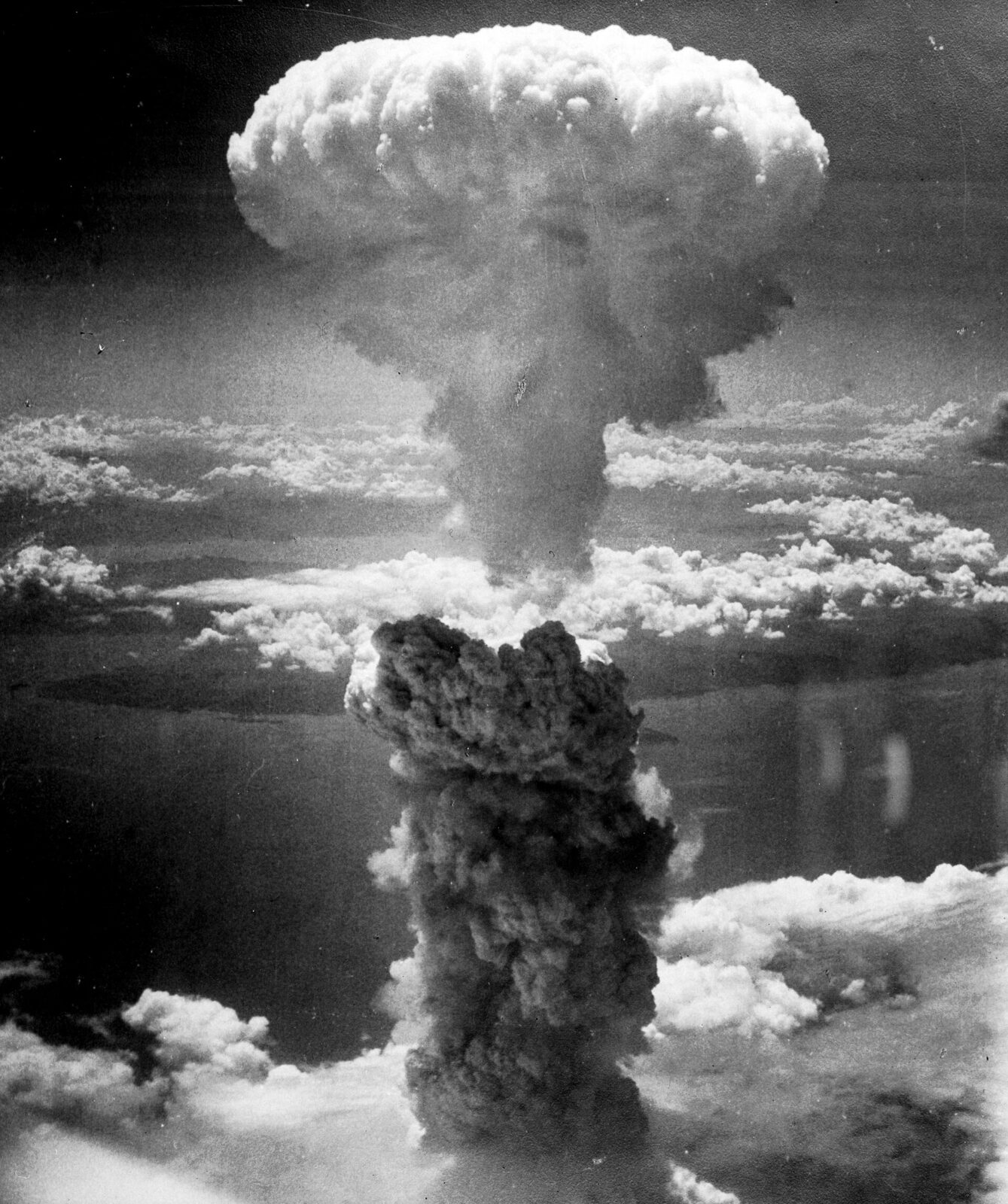 1945年8月9日の長崎原爆によるキノコ雲