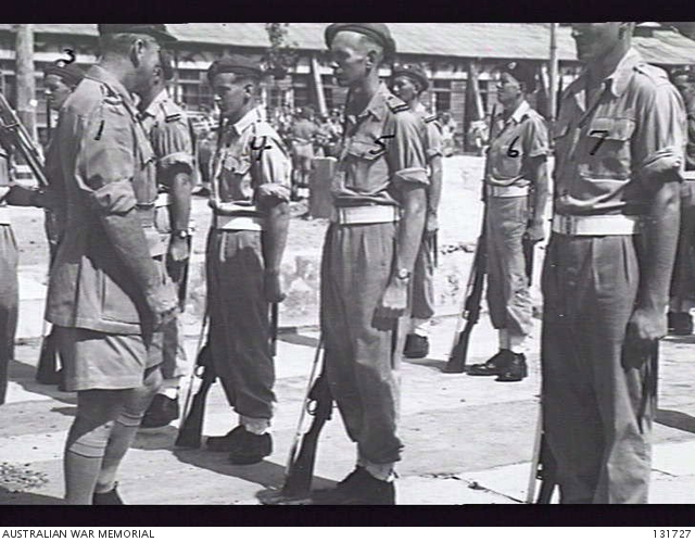 1946年の下関で閲兵を受けるニュージーランド第9旅団