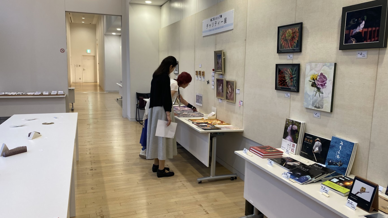 第110回記念二科展のチャリティー展示コーナー