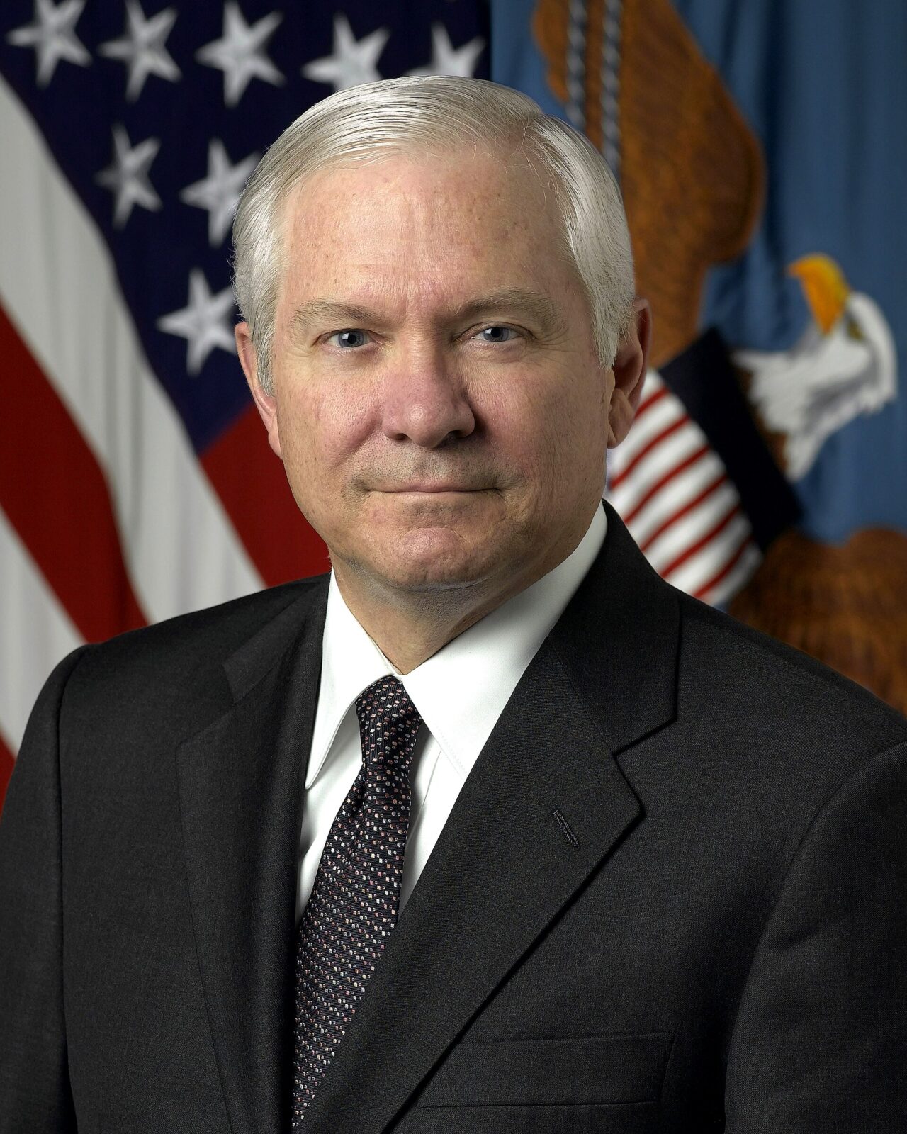 ブッシュ政権からオバマ政権へ留任したロバート・ゲーツ国防長官の公式肖像