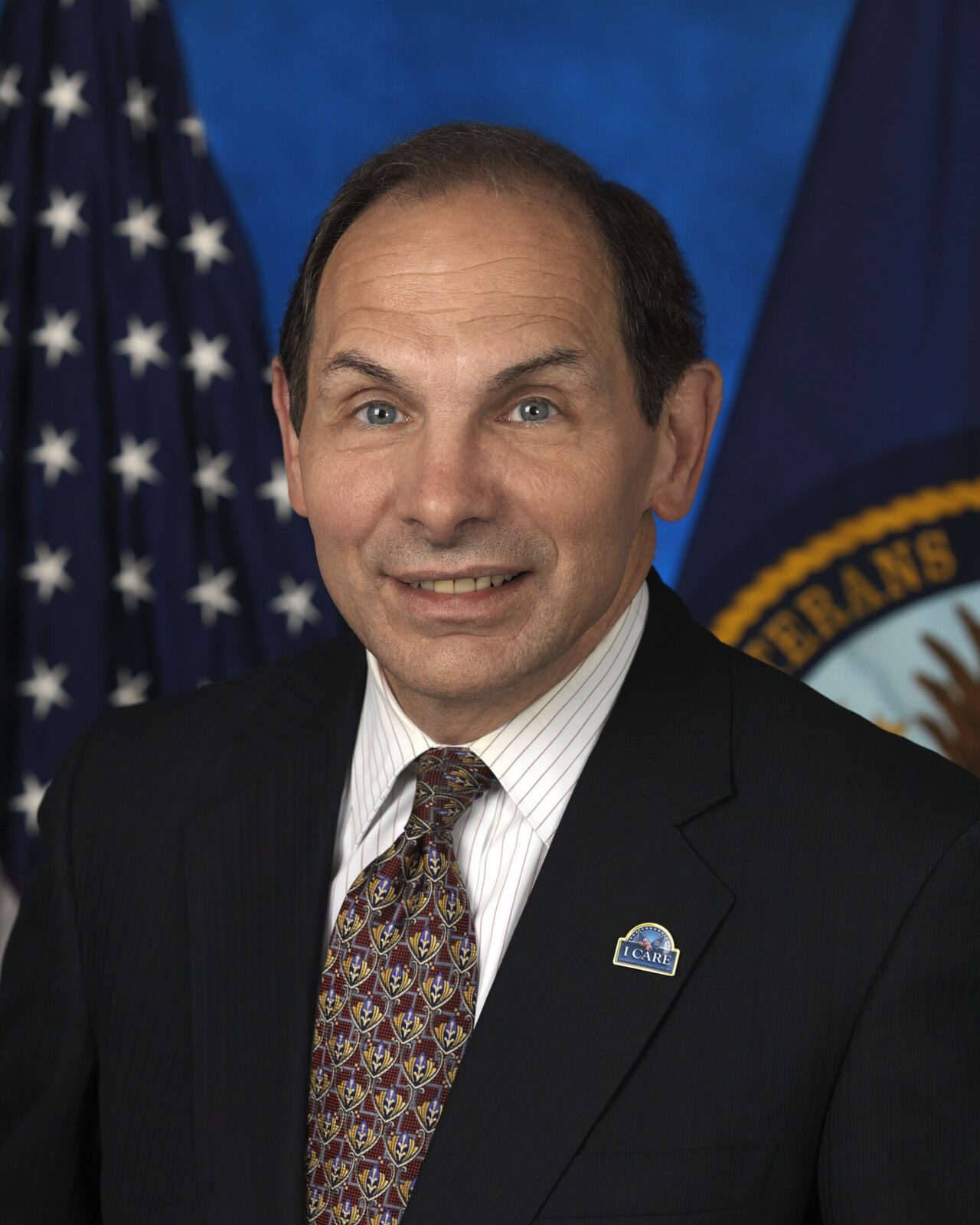 オバマ政権のロバート・マクドナルド退役軍人長官公式肖像