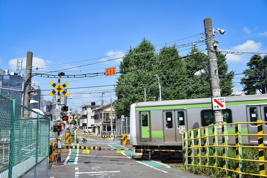 山手線が通過する第二中里踏切