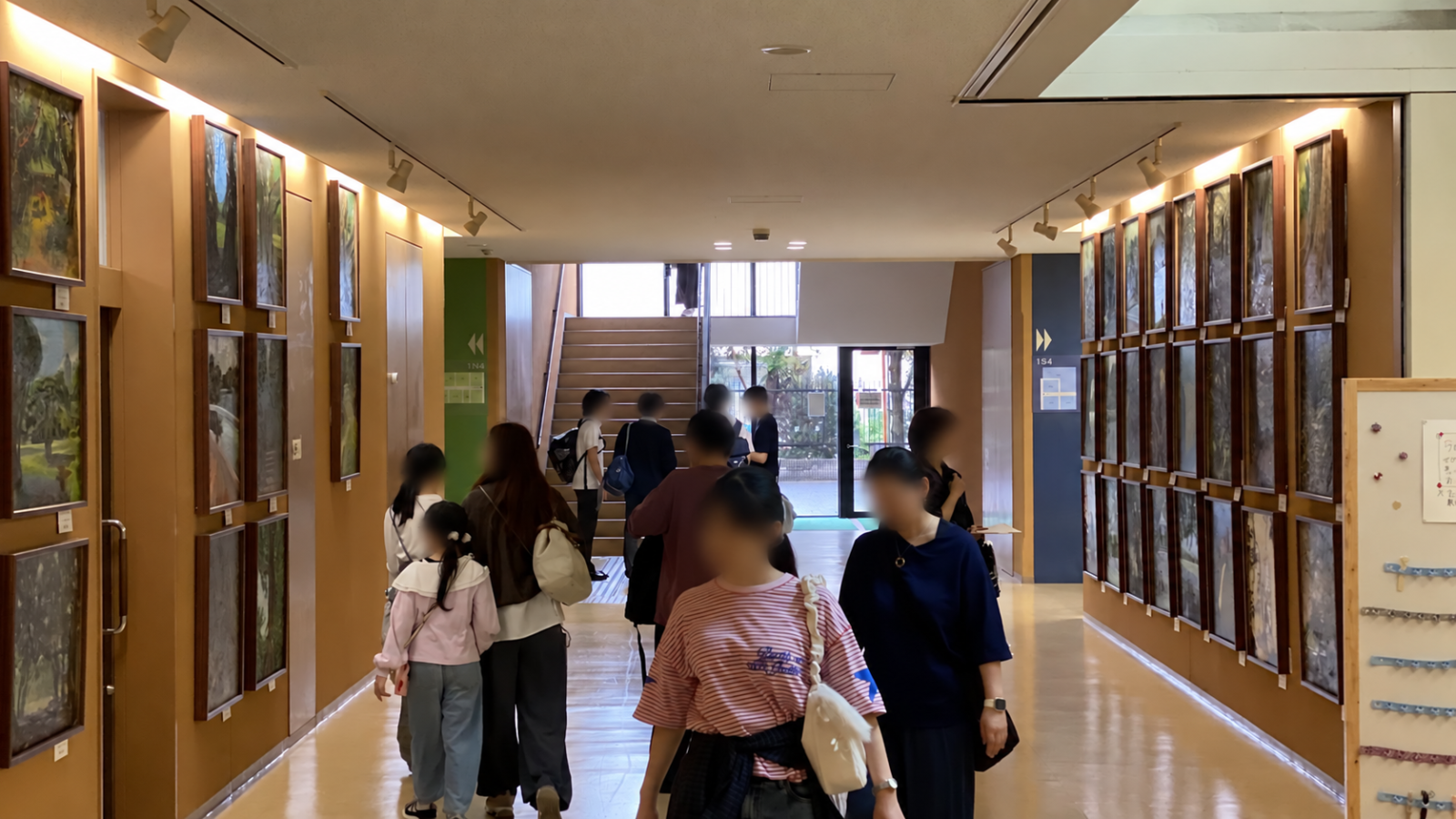 東京都立総合芸術高校 第17回文化祭の校内廊下