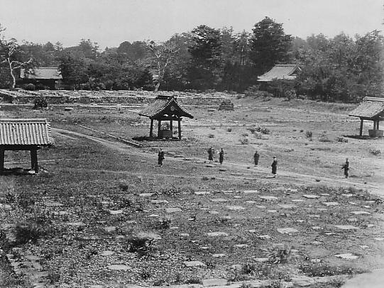 上野戦争後の上野山内を写した明治時代の写真