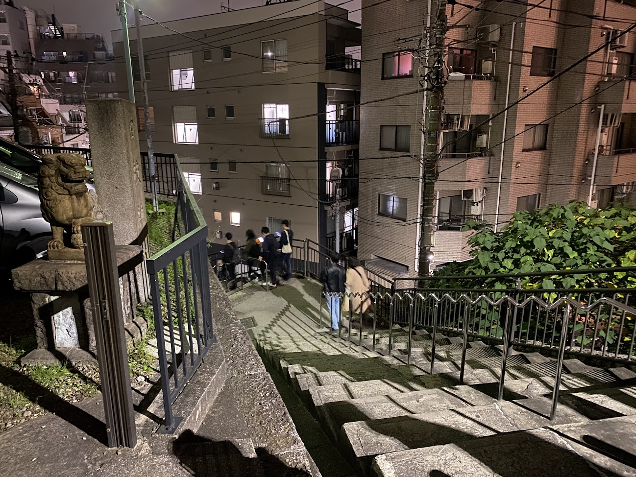 駒込から田端へ向かう住宅街の階段と夜の裏路地
