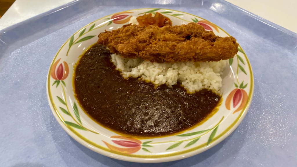葛西臨海水族園で食べたツナカツカレーの写真