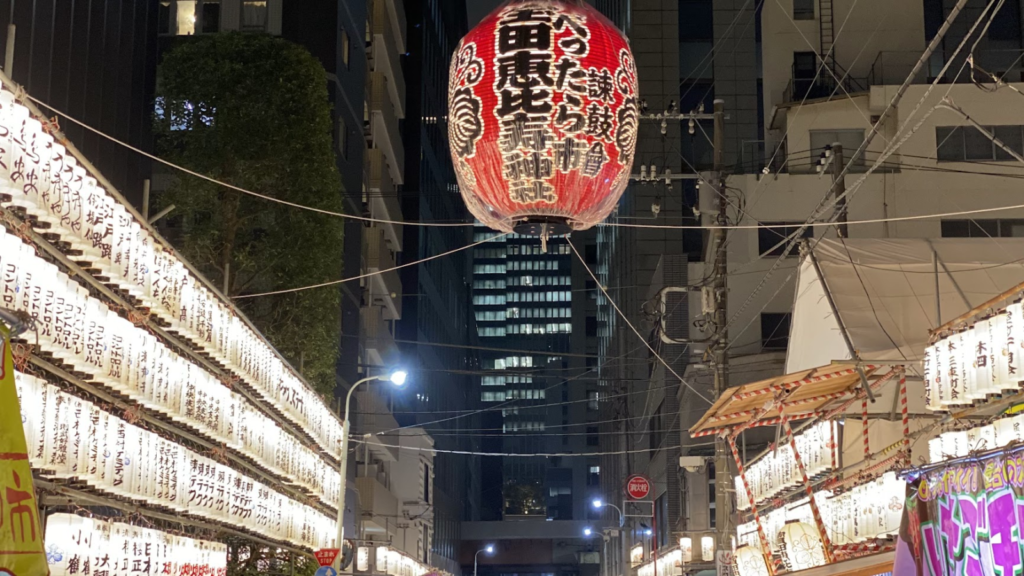 寶田恵比寿神社の恵比寿講大提灯と夜の奉納提灯