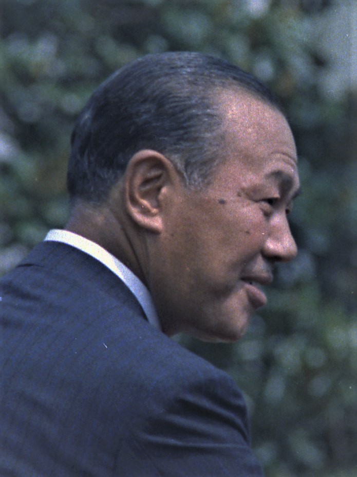 1973年に撮影された田中角栄の横顔の肖像写真