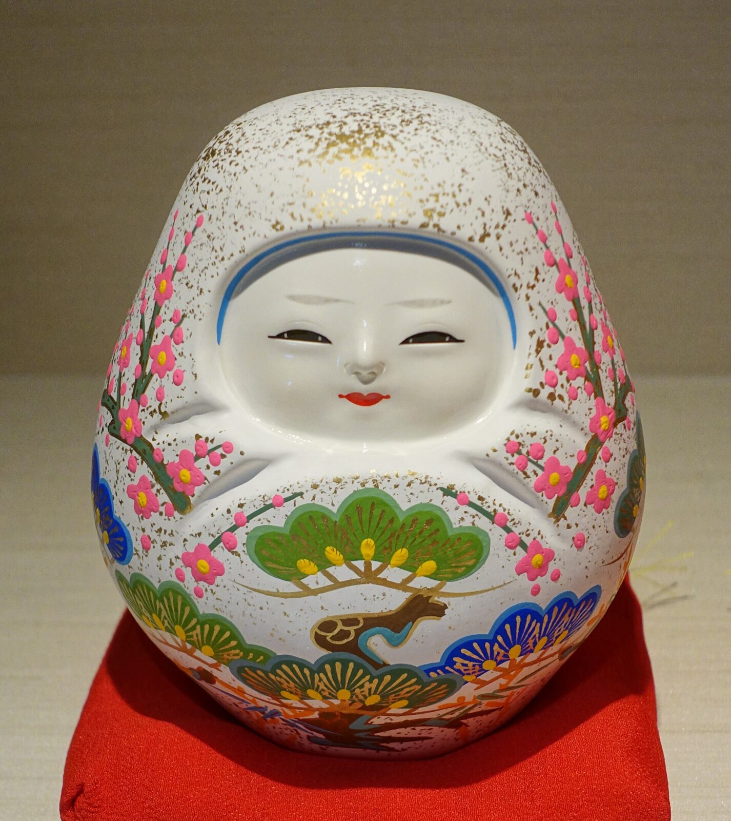 石川県の伝統工芸資料館に展示された加賀八幡起き上がり