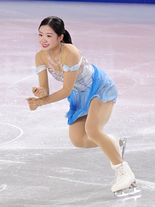 2024-25グランプリファイナルで演技する中井亜美