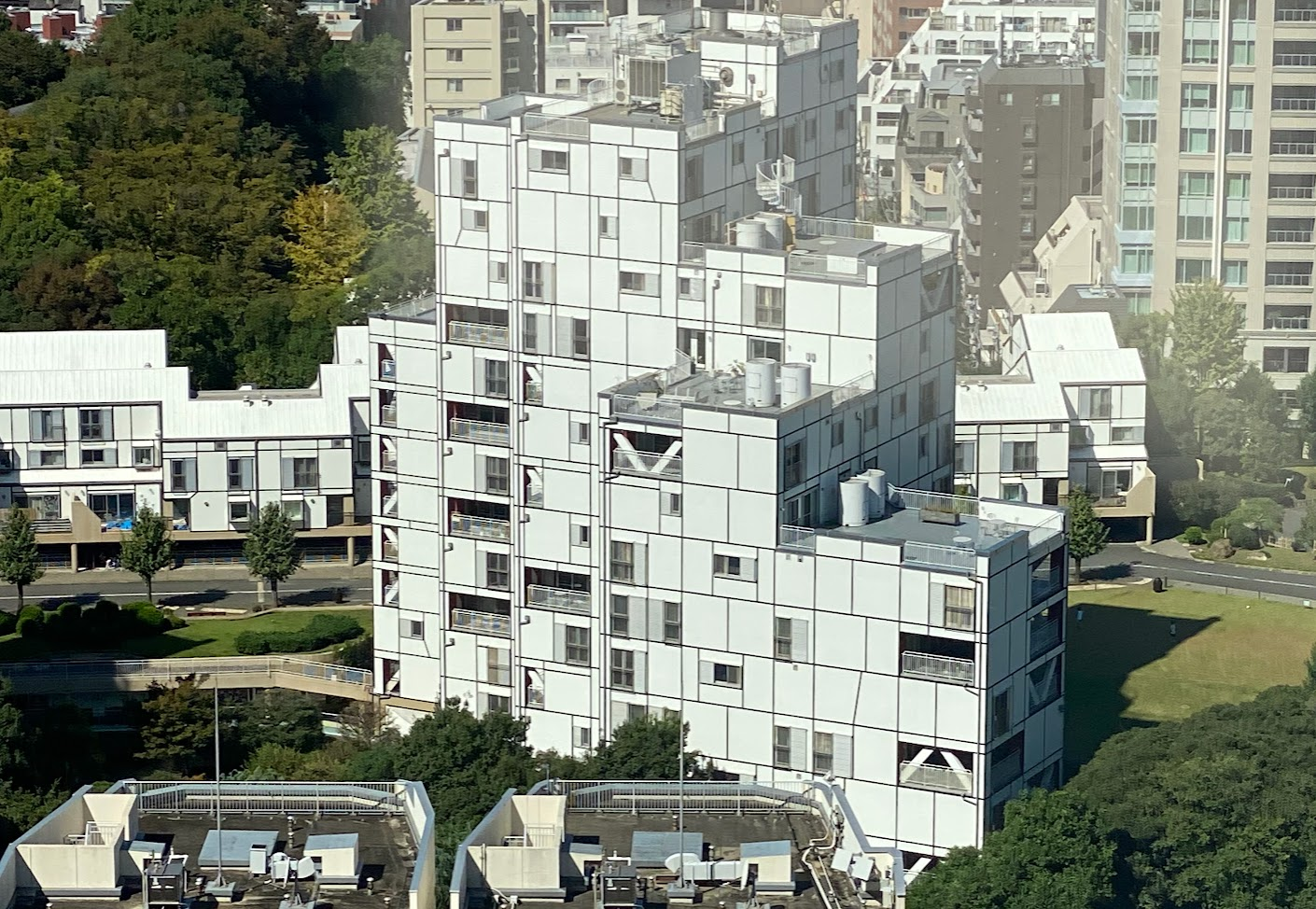 アメリカ大使館職員宿舎の高層棟外観